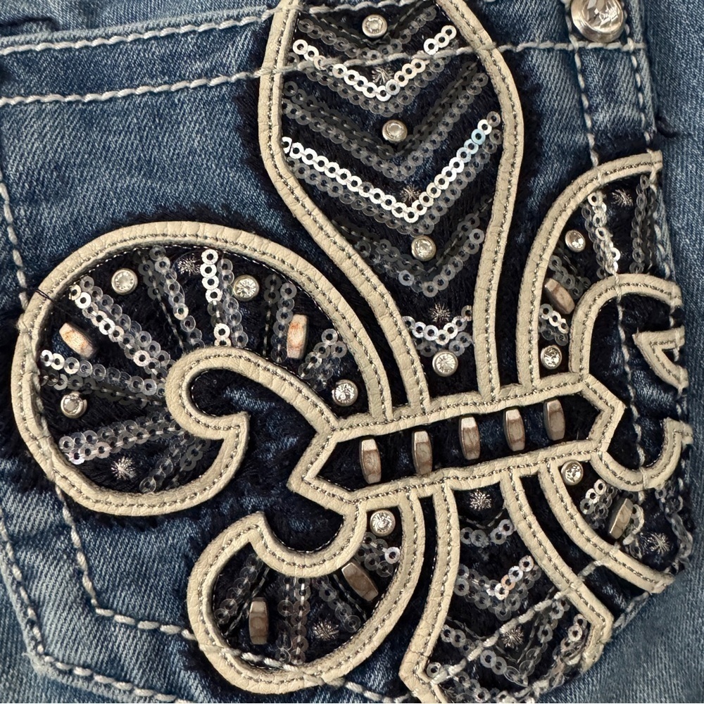 Miss Me Fleur De Lis Mid Rise Boot Cut Blue Jeans Size 29 - Picture 2 of 9